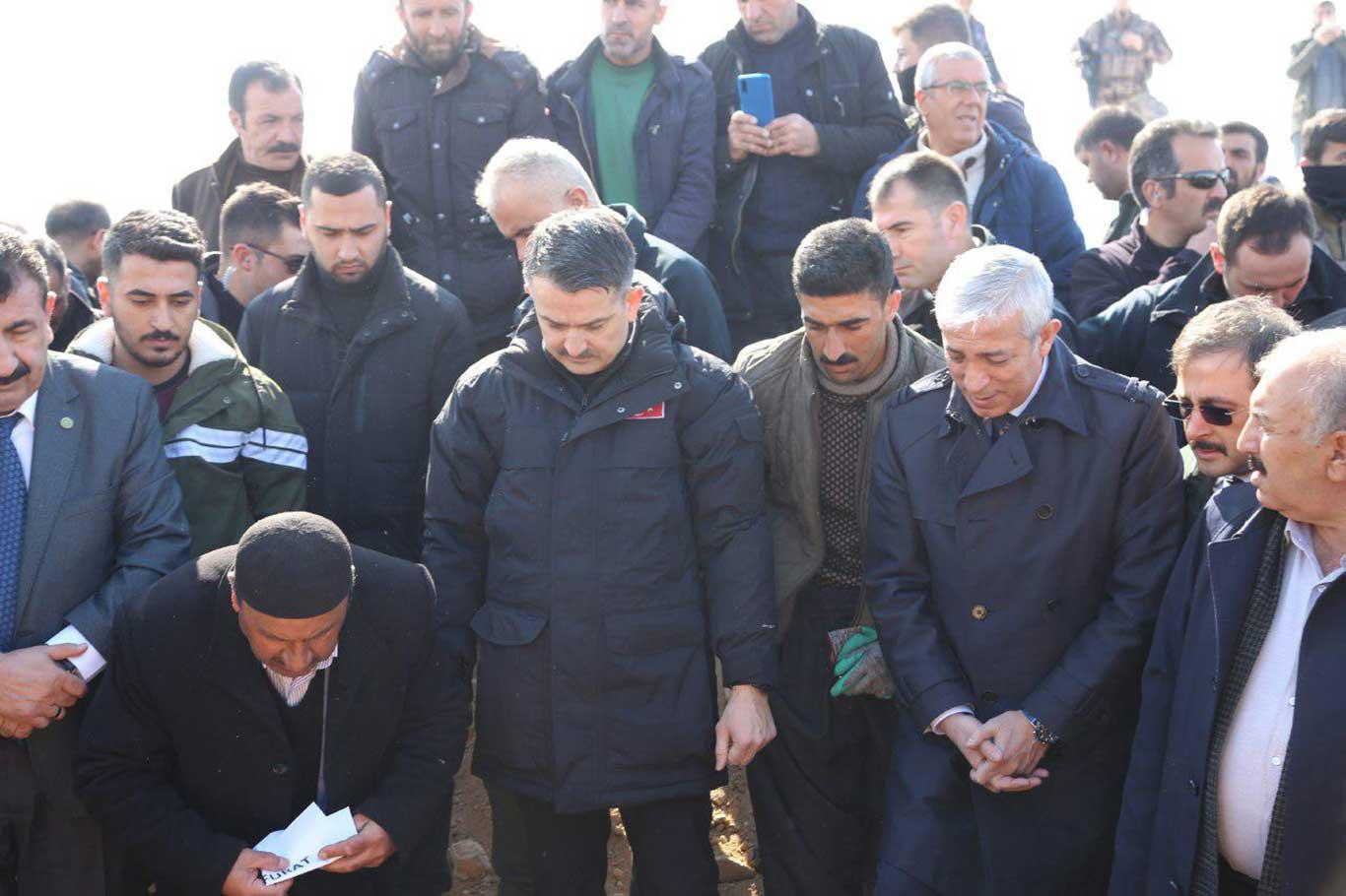 Van'da, depremde hayatını kaybeden 9 kişinin cenazesi defnedildi